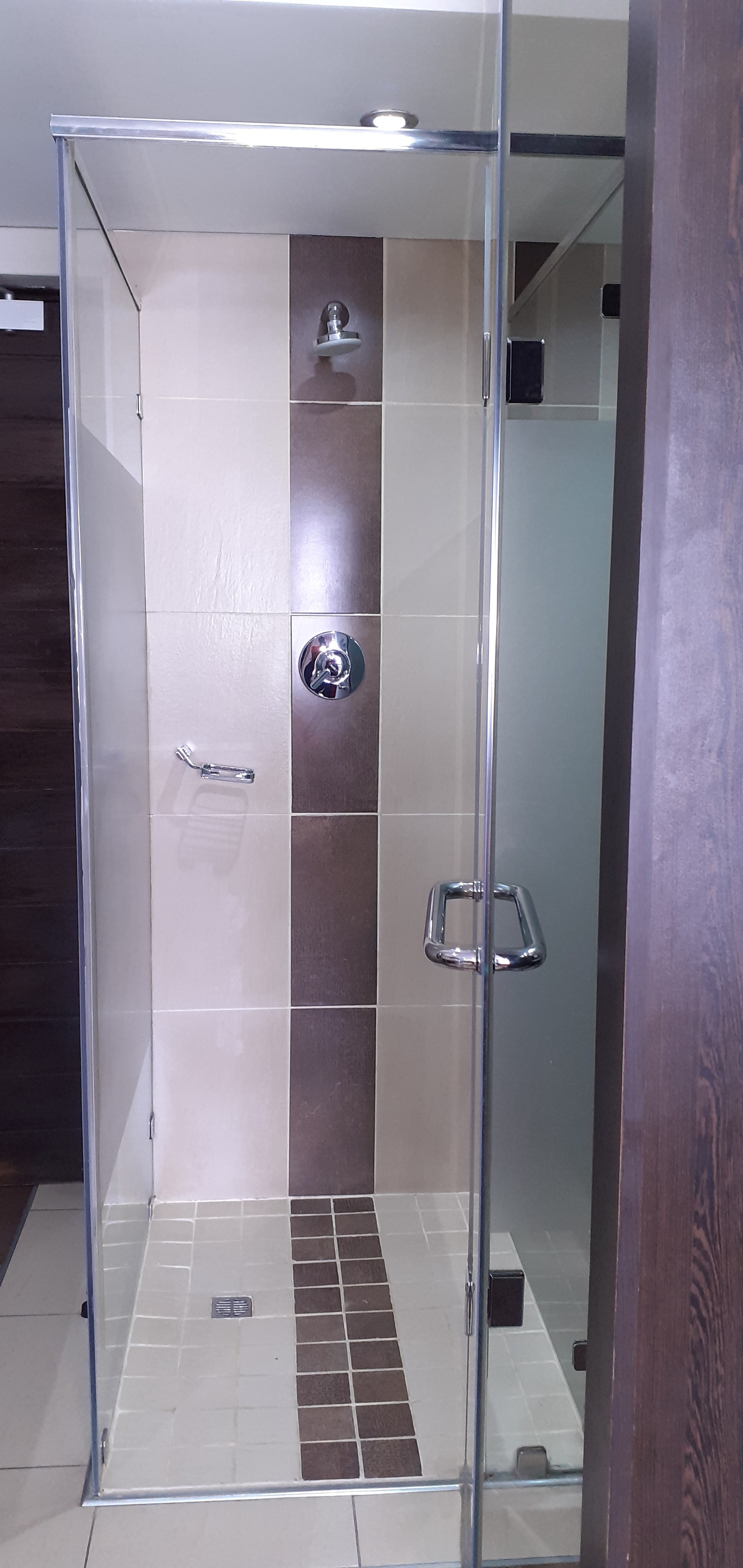Standard Double Room Image 6